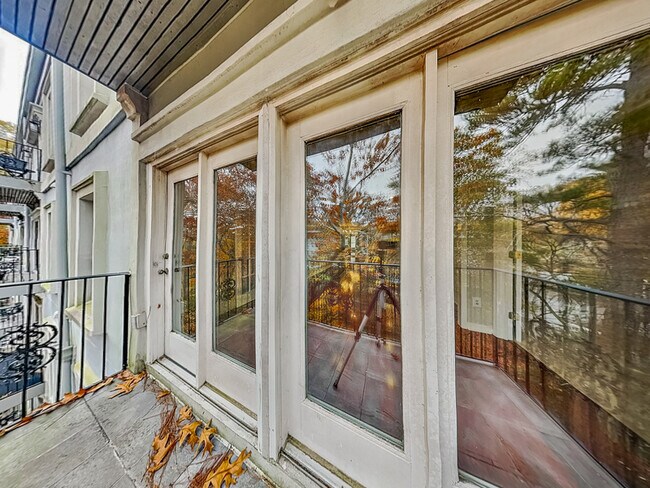 Building Photo - 3201 Lenox Rd NE