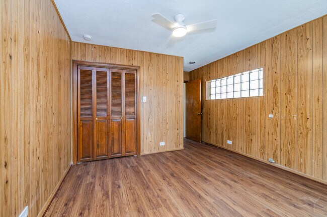 Building Photo - 2334 S 10th Ave