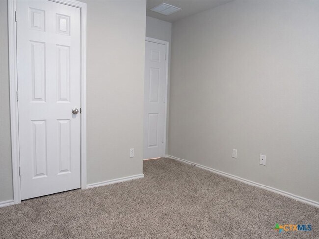 Building Photo - 1210 Lindsey Dr