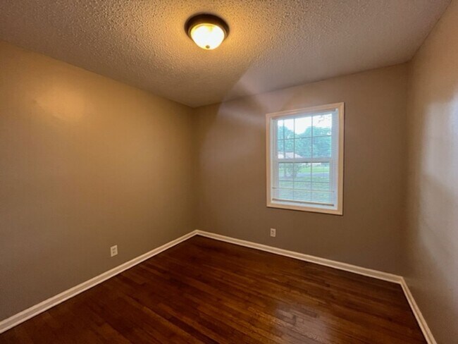 Building Photo - Renovated 3 Bedroom 1.5 Bath Home for Rent!!
