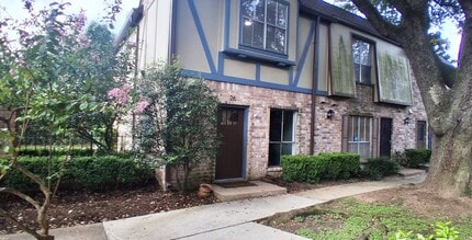 Building Photo - 14703 Barryknoll Ln