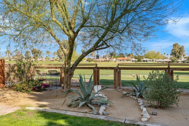 Building Photo - 77590 California Dr