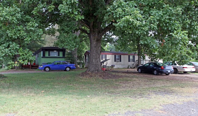 Primary Photo - 5707 N Tryon St