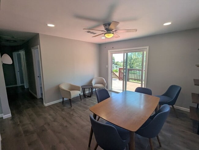 Building Photo - 3 Bedroom - 1 Bath House in San Diego