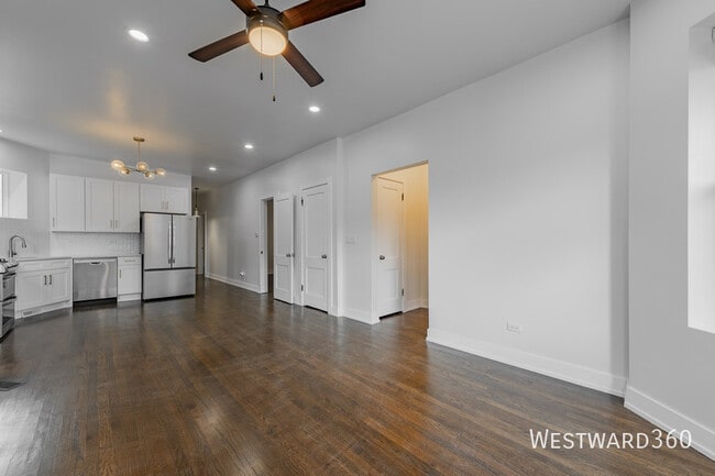 Building Photo - 946 N Drake Ave