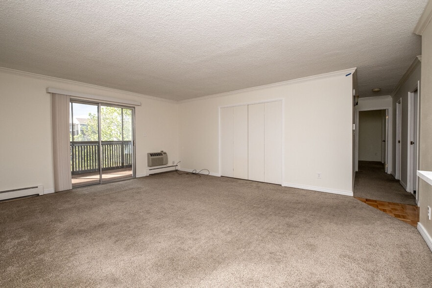 Building Photo - 3470 S Poplar St