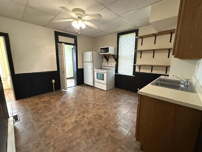 Building Photo - 2-Bedroom Duplex in Taneytown!