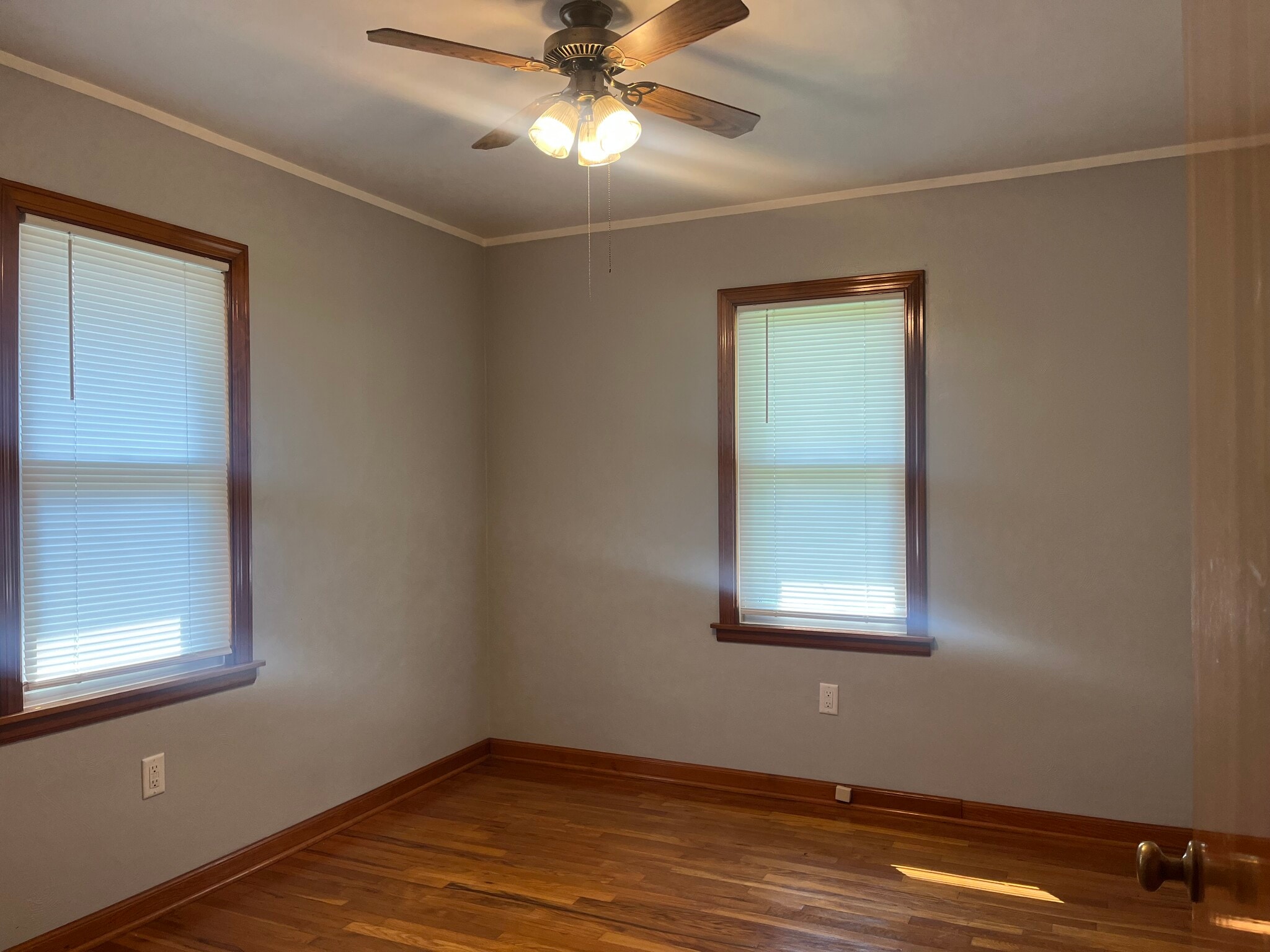 Building Photo - 2812 Midland Dr