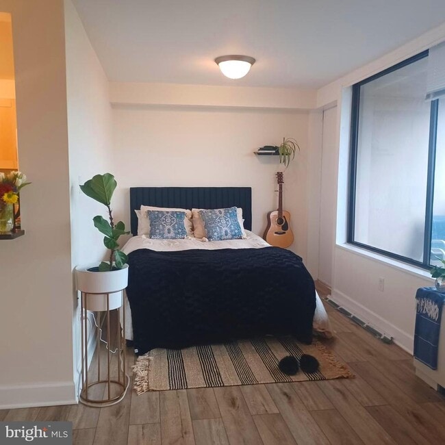 Building Photo - 3705 S George Mason Dr