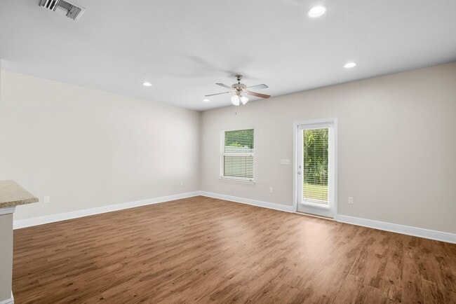 Building Photo - 5980 Callaway Cir