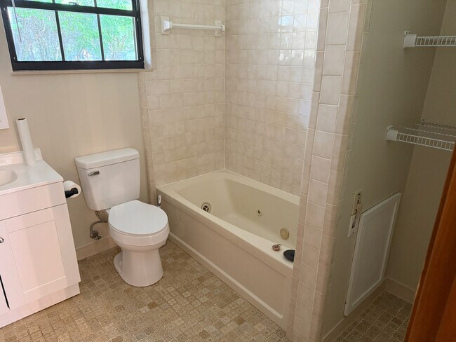 Building Photo - 3660 Crazy Horse Trail