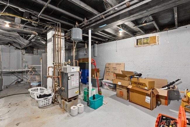 Building Photo - Cozy 3 bedroom, 1 Bathroom Home On Corner ...