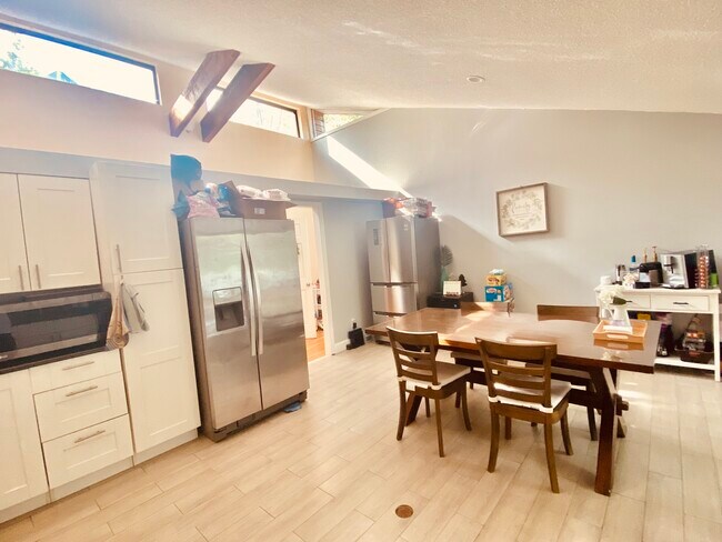 Building Photo - 14 Windsor Rd