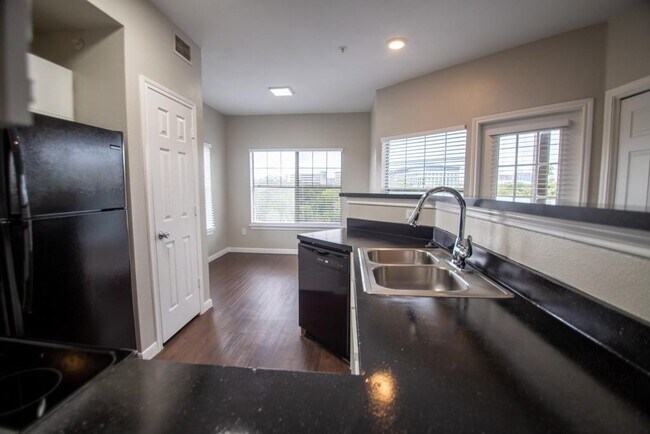 Building Photo - 2320 Gracy Farms Ln