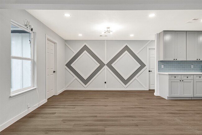 Building Photo - 3415 Lapstone Dr