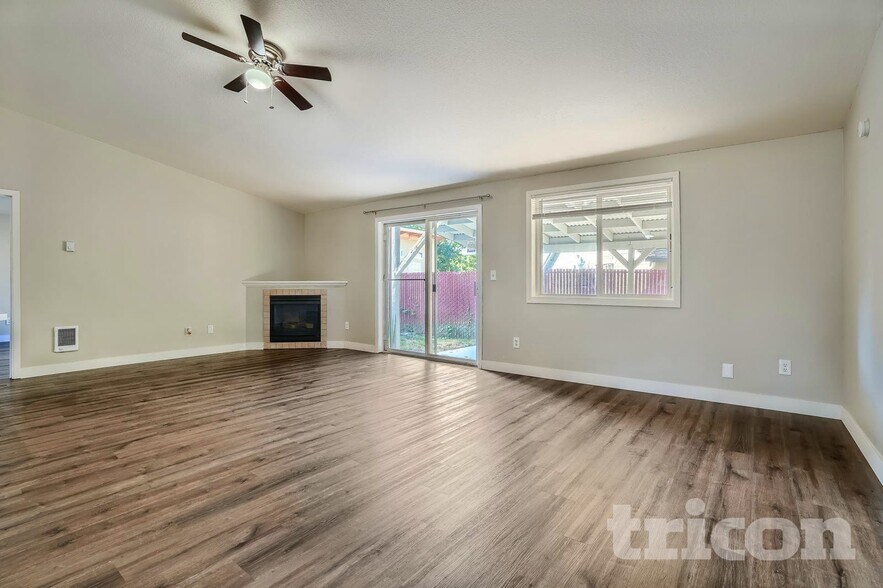 Building Photo - 803 NW 20th Cir