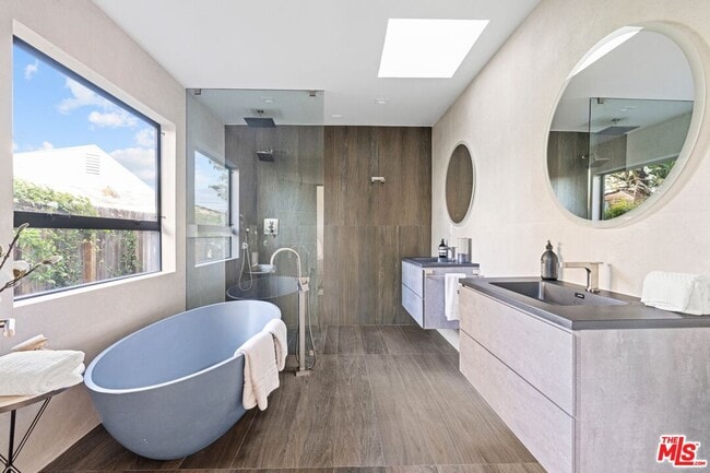 Building Photo - 2301 Donella Cir