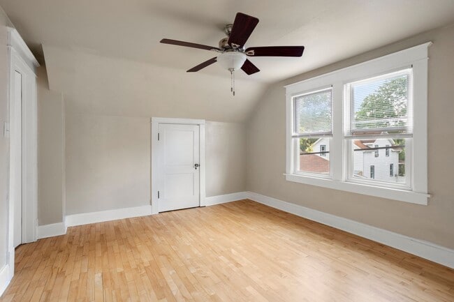Building Photo - Two Bedroom Appleton House