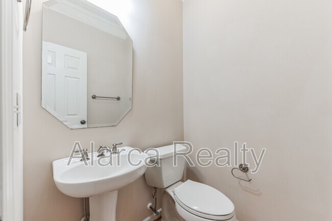 Building Photo - 131 Ivy Creek Ln
