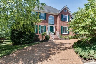 Building Photo - Spacious 4 Bed, 3 Bath Home in Convenientl...
