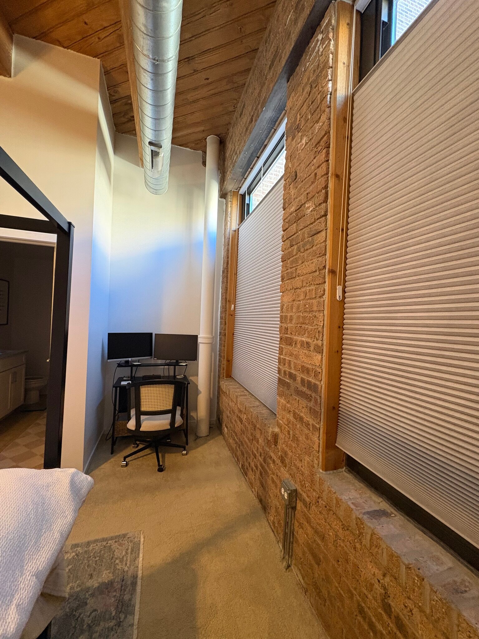 primary bedroom - 1040 W Adams St
