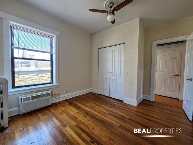 Building Photo - 1 bedroom in CHICAGO IL 60613