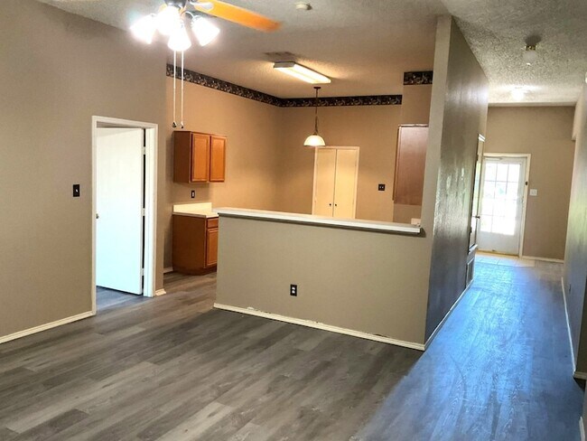 Building Photo - 1001 Stockton Dr