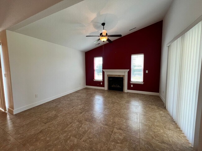 Building Photo - Well Maintained Home in Pelican Point Comm...