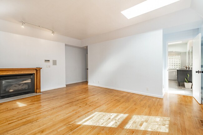 Building Photo - 8975 Snowy Owl Ln