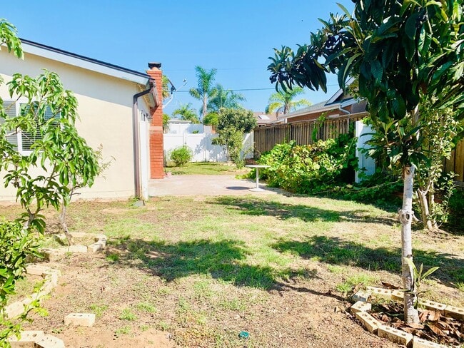 Building Photo - BEAUTIFUL AND SPACIOUS 3BD/2BA HOME IN CLAIREMONT! ONLY $4,295/mo! - Available September