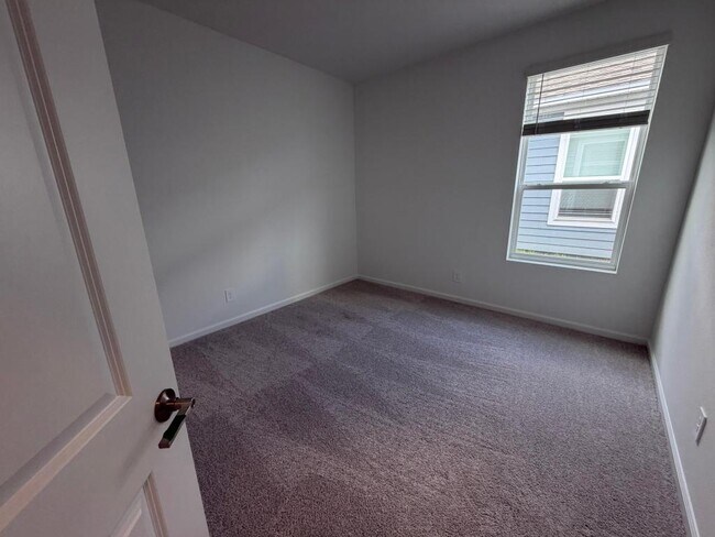 Building Photo - 4371 Vibernum Ave