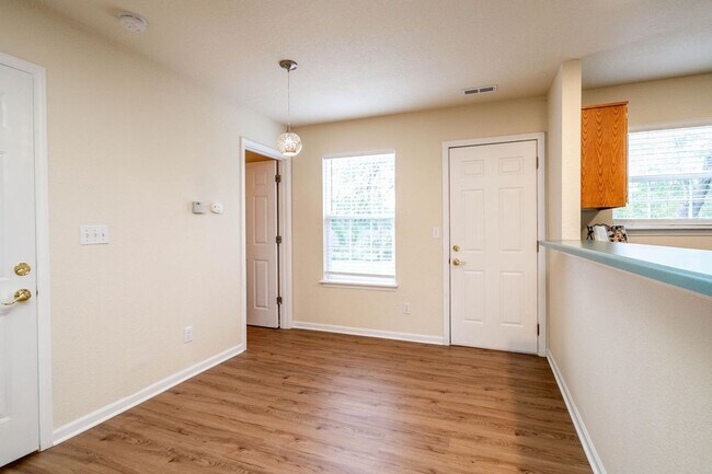 Building Photo - 4522 Waterloo Dr