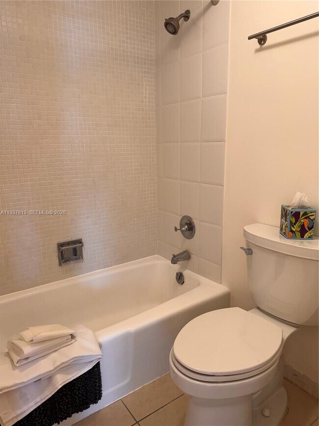 Building Photo - 100 Lincoln Rd