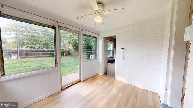 Building Photo - 15 E Custis Ave