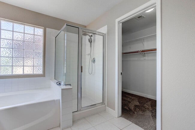 Building Photo - 809 Royal Birch Ln
