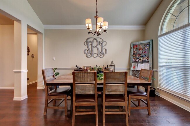 Building Photo - 323 Chisholm Trail