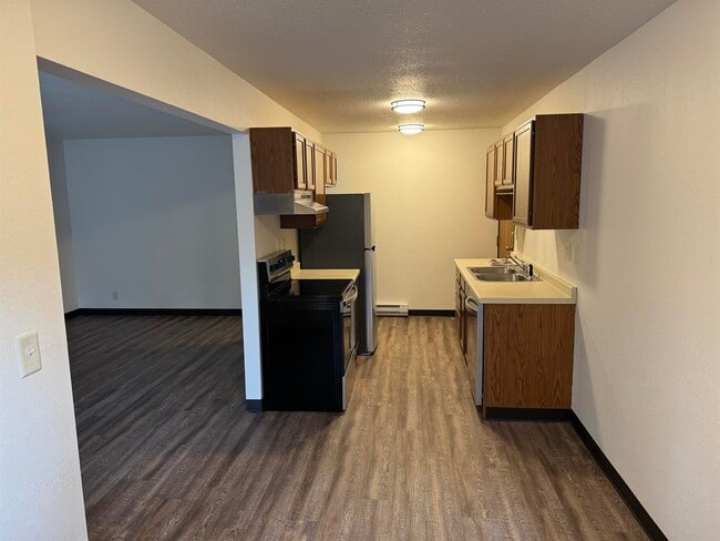 Building Photo - 302 Balsam St