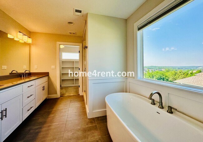 Building Photo - Exceptional Olathe Home in the Cedar Creek Subdivision w/ Wood Floors and a Finished Basment!
