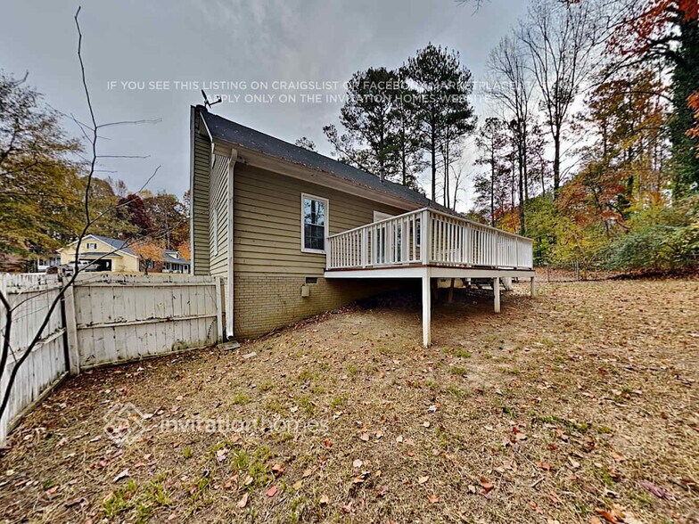 Building Photo - 3550 Valley Dr SW