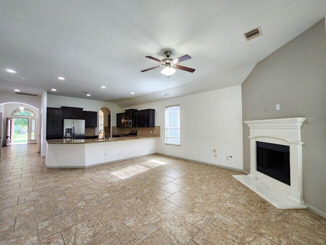 Building Photo - 4515 Greenleaf Dr