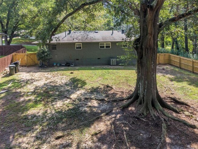 Building Photo - 610 Oriole Dr SE