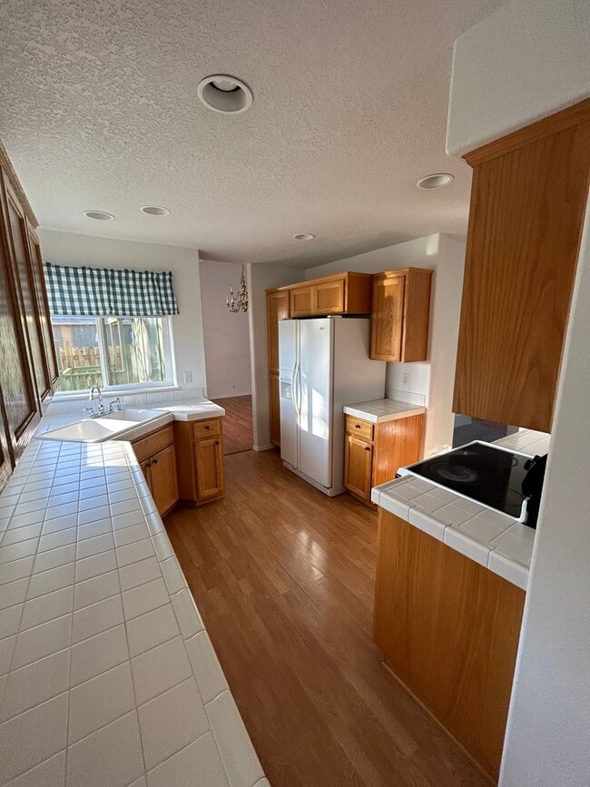 Building Photo - Nice 3 bed/2 1/2 bath near Grandhaven Elem...