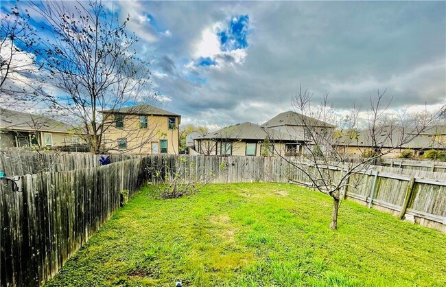 Building Photo - 7509 Lazy Creek Dr
