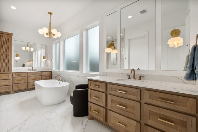 Building Photo - 6626 Saxet St