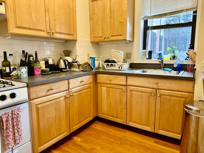 Building Photo - 4 Park Vale Ave