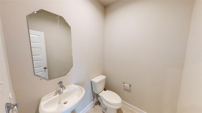 Building Photo - 333 Spruce Oak Ln