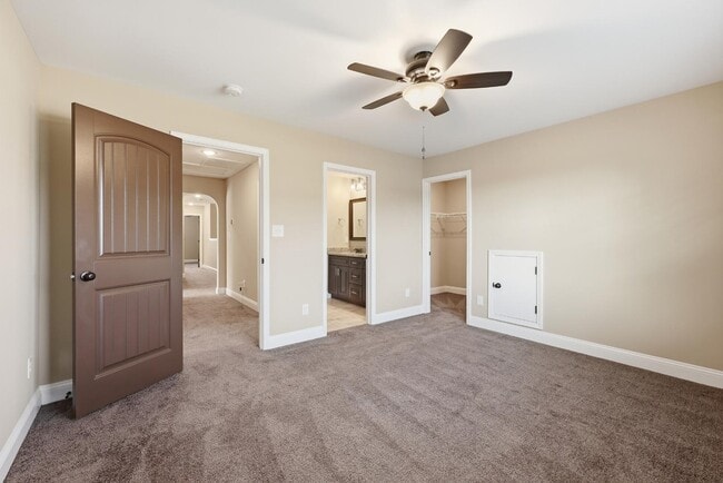 Building Photo - 206 Leland Ln