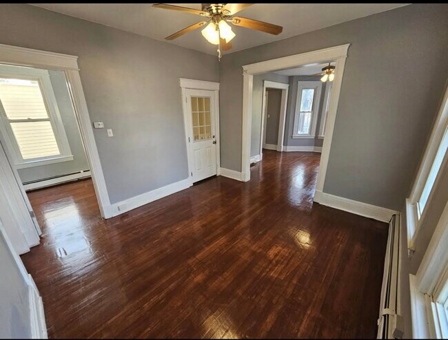 Building Photo - 342 3rd St