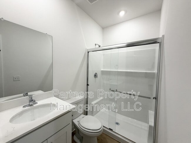 Building Photo - 537 S Neon Ave