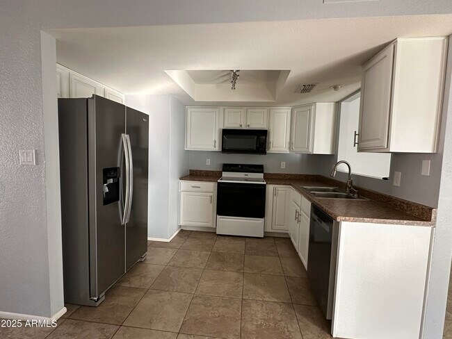 Building Photo - 10421 W Puget Ave